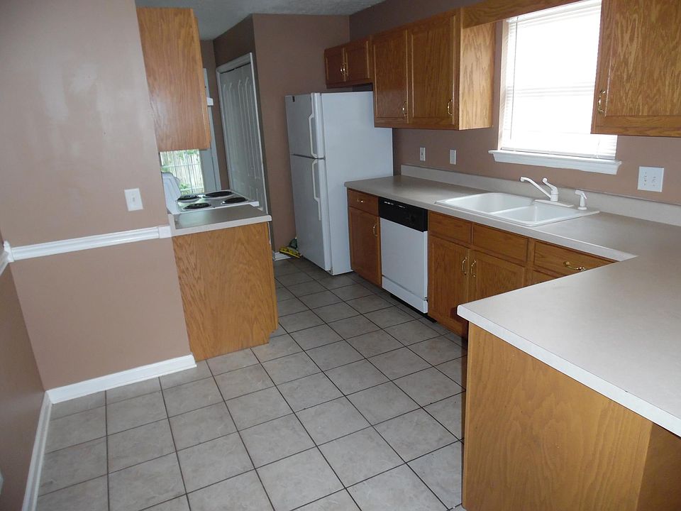2nd image of 1509 Middleborough Ct