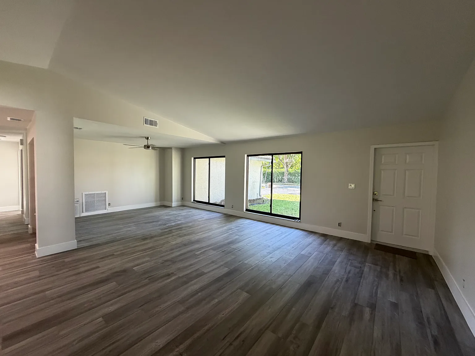 3 bed, 2062 sqft, $4,000 — Photo 4