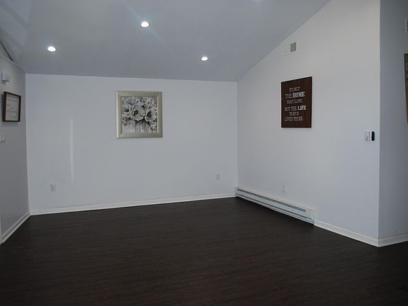2nd image of 1119 Knollwood Dr