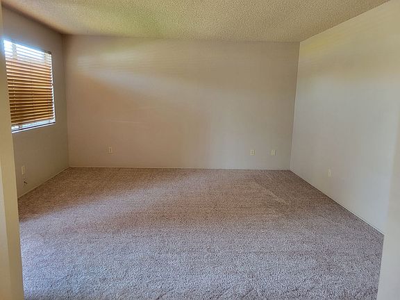 2nd image of 811 Gerry Ln