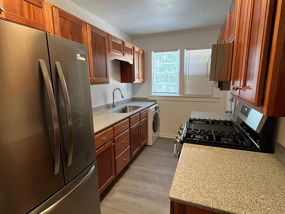 1st image of 415 Northeast Blvd #1