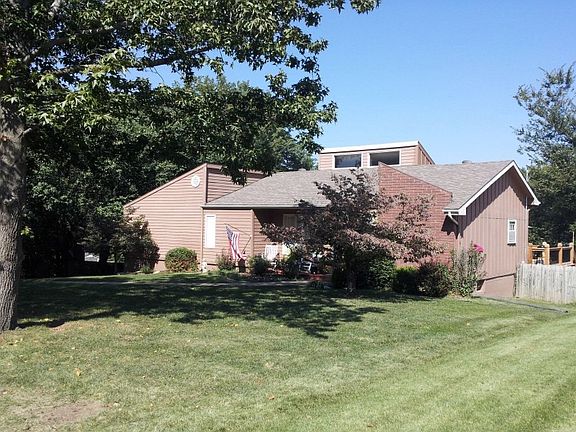2nd image of 806 Tam O Shanter Dr