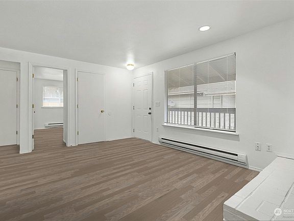 2nd image of 1121 S Woodlawn St #5