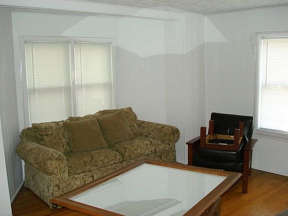 3rd image of 117 W Corning Ave