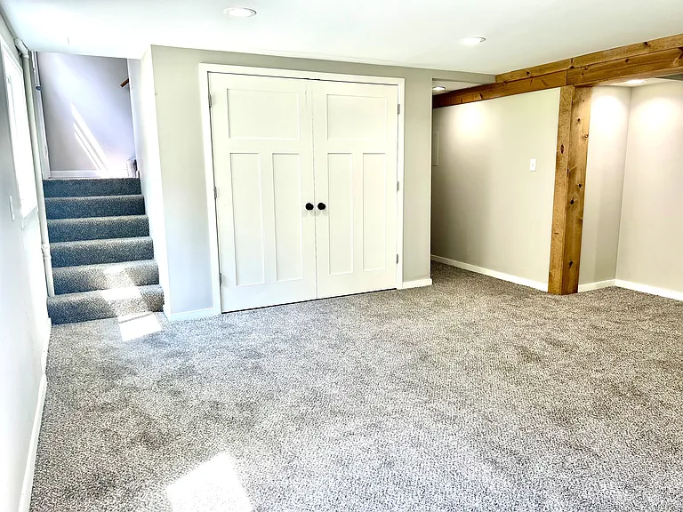 422 E Chapin St — Photo 7