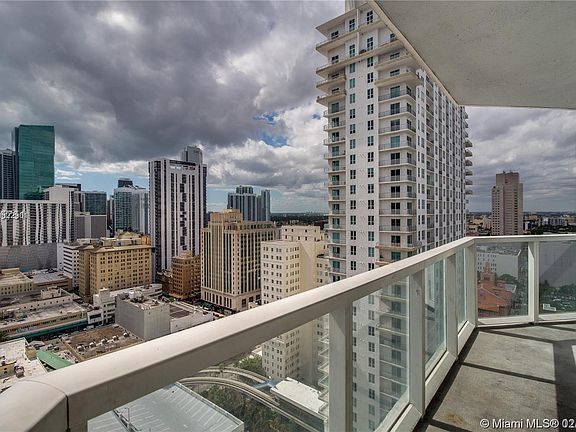5th image of 253 NE 2nd St APT 2410