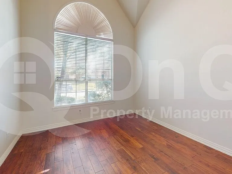 4513 Saint James Dr — Photo 8