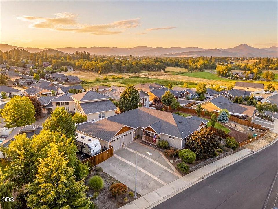 1st image of 83 Hidden Valley Dr