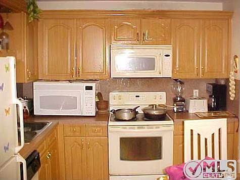 4th image of 6074 Strawberry Fields Way