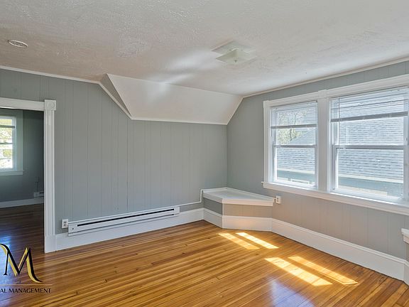 3rd image of 122 Fort Pleasant Ave #3