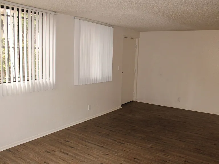 12100 Birch Ave — Photo 15