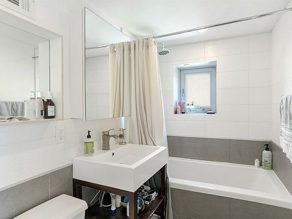 5th image of 818 Dean St APT 3A