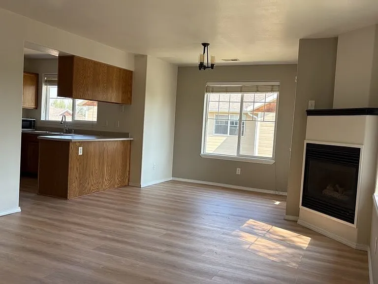 825 Forestglen Dr #7E — Photo 8