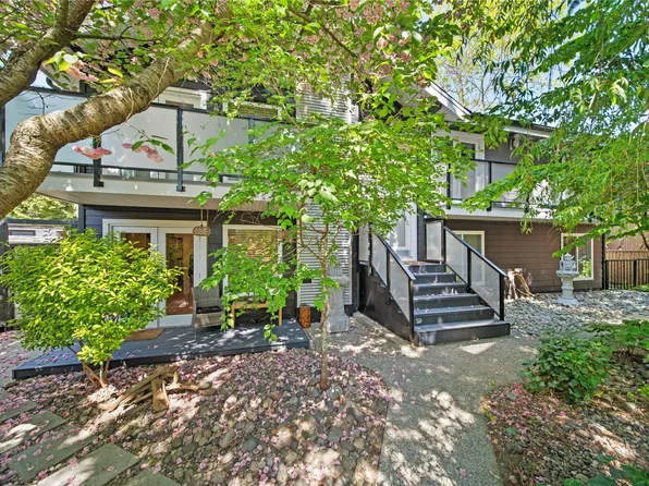 609 Lidster Pl, New Westminster, BC V3L 5E2