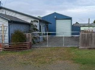 197 N 15th St, Lakeside, OR 97449