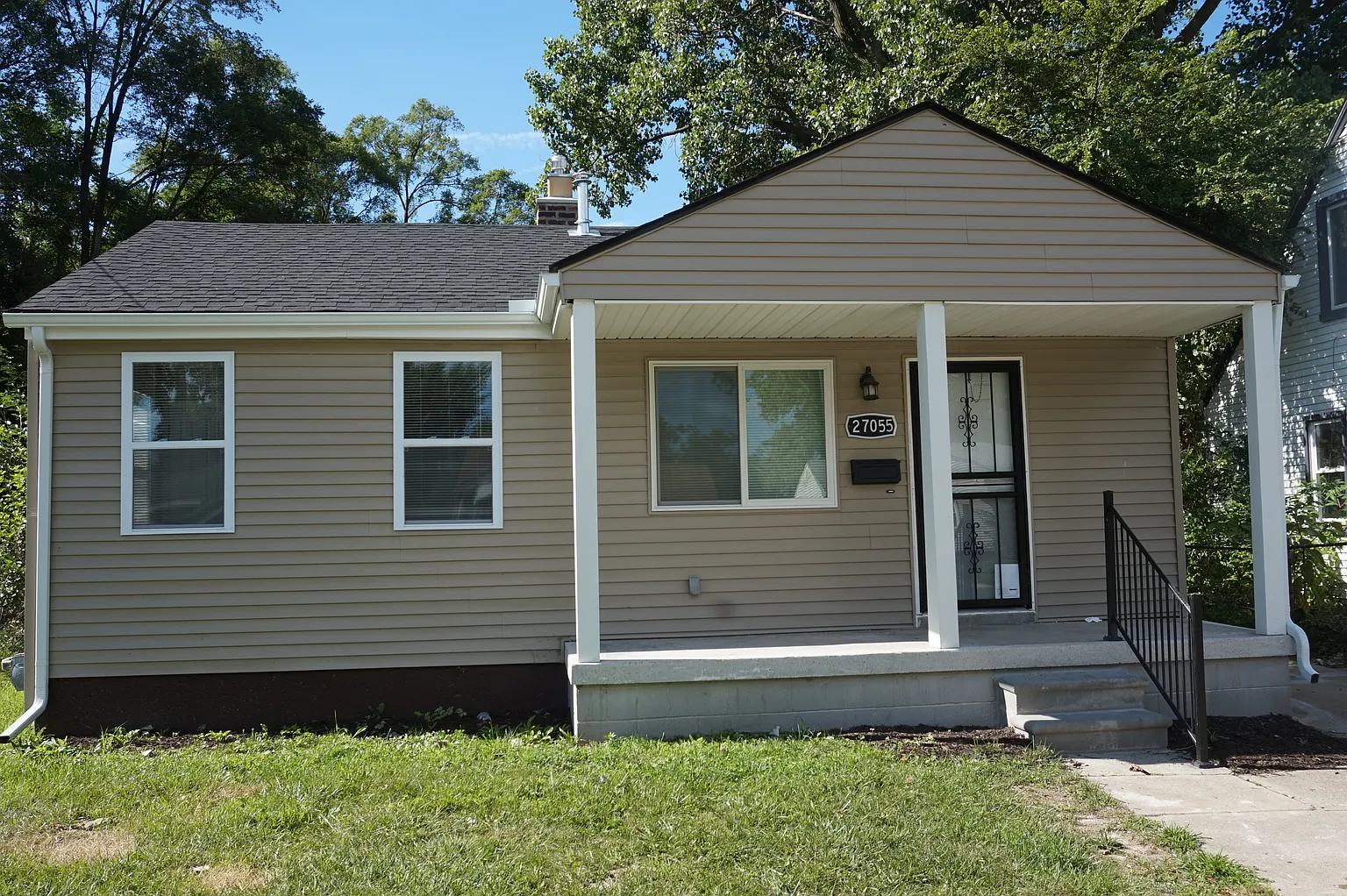 27055 New York St photo 1