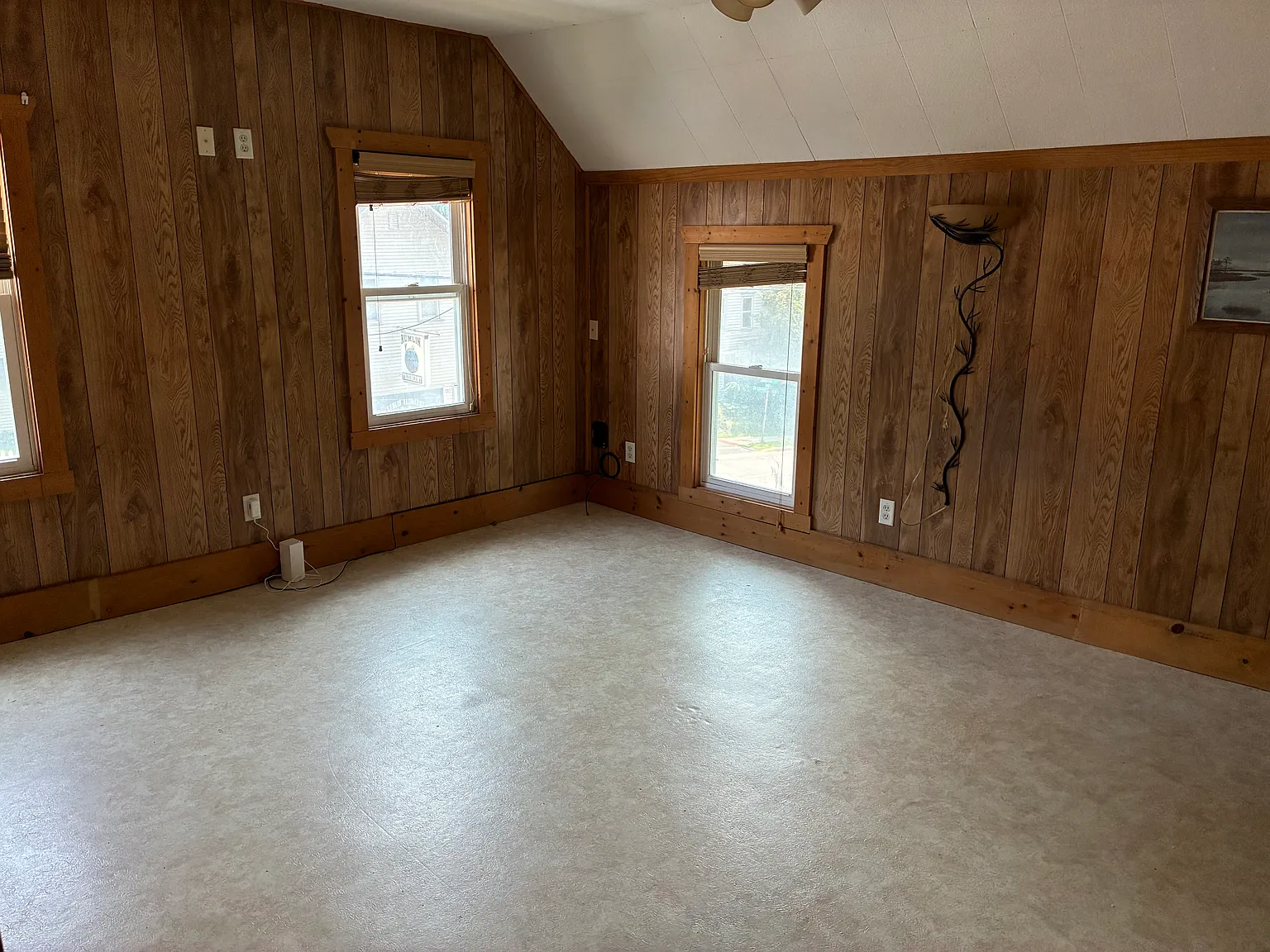 Studio, 200 sqft, $575 — Photo 2