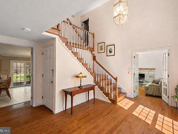 3rd image of 347 Harshaw Dr