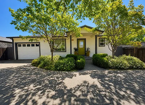 131 Powell Ave Photo 1