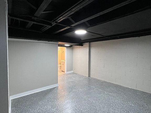 4th image of 425-427 E Mishawaka Ave #1