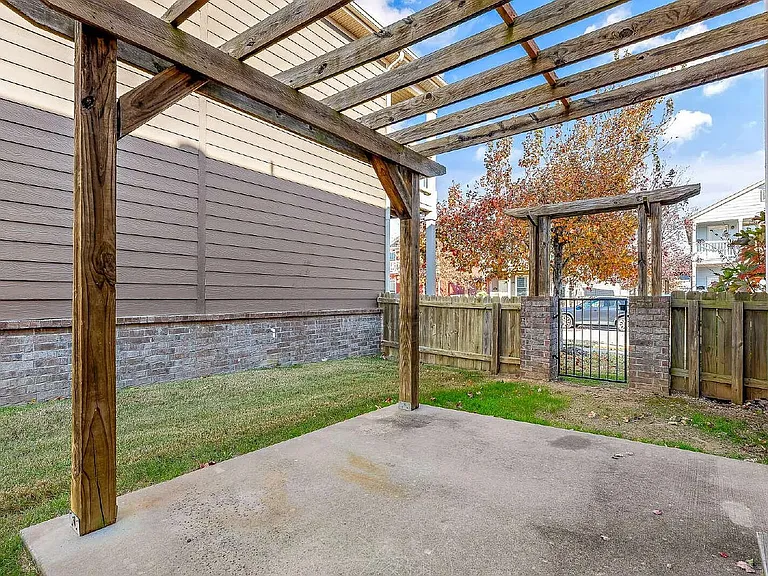 537 N Keats Dr — Photo 9