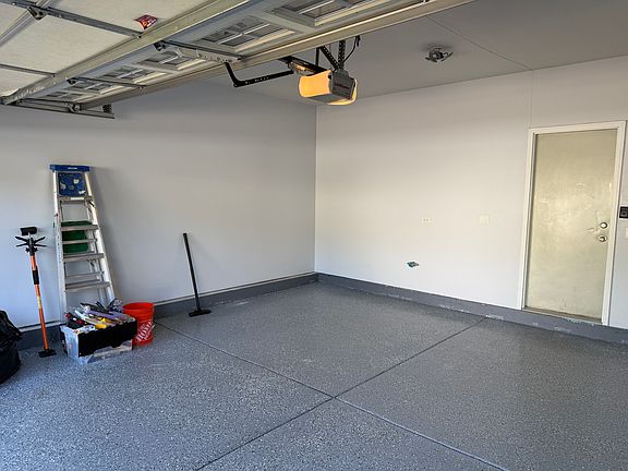 4th image of 3999 Blackstone Dr