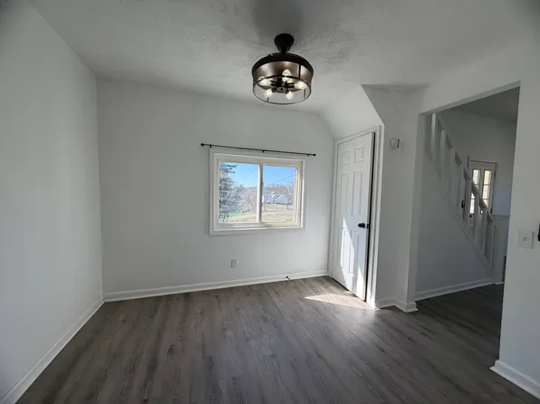 4334 Waynesburg Dr SE, Canton, OH 44707