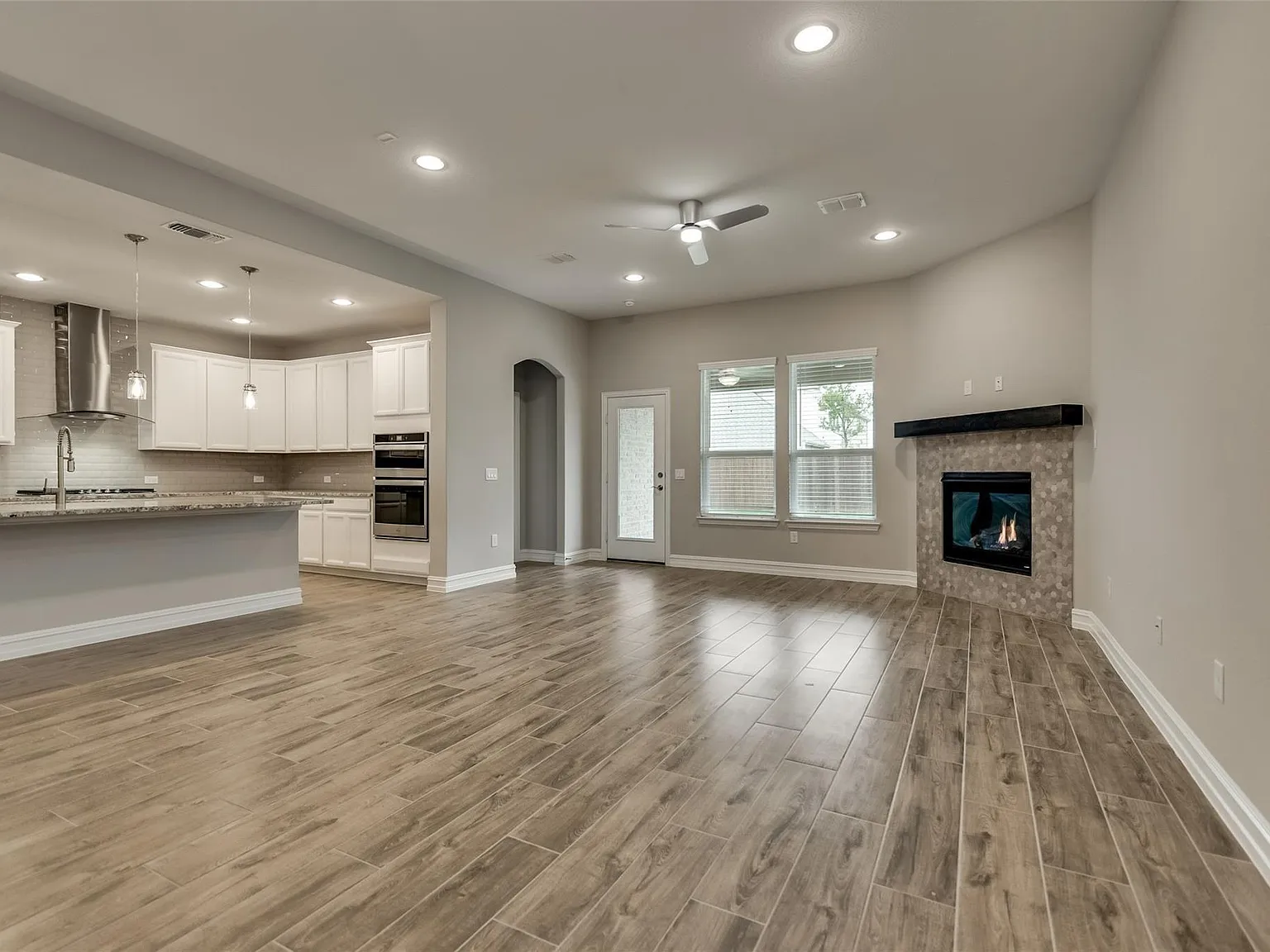 4 bed, 3.5 bath, 3655 sqft, $3,850 — Photo 4
