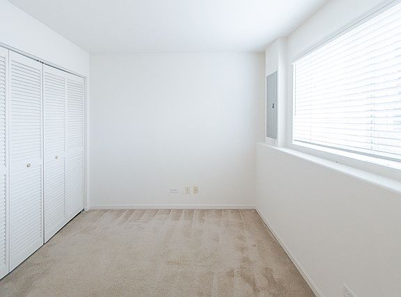 3rd image of 806 Summit Creek Dr