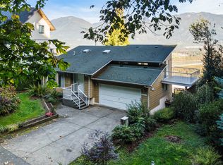 43445 Alameda Dr, Chilliwack, BC V2R 0J9