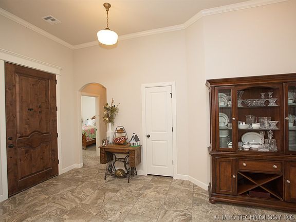 3rd image of 2635 Elkhorn Dr