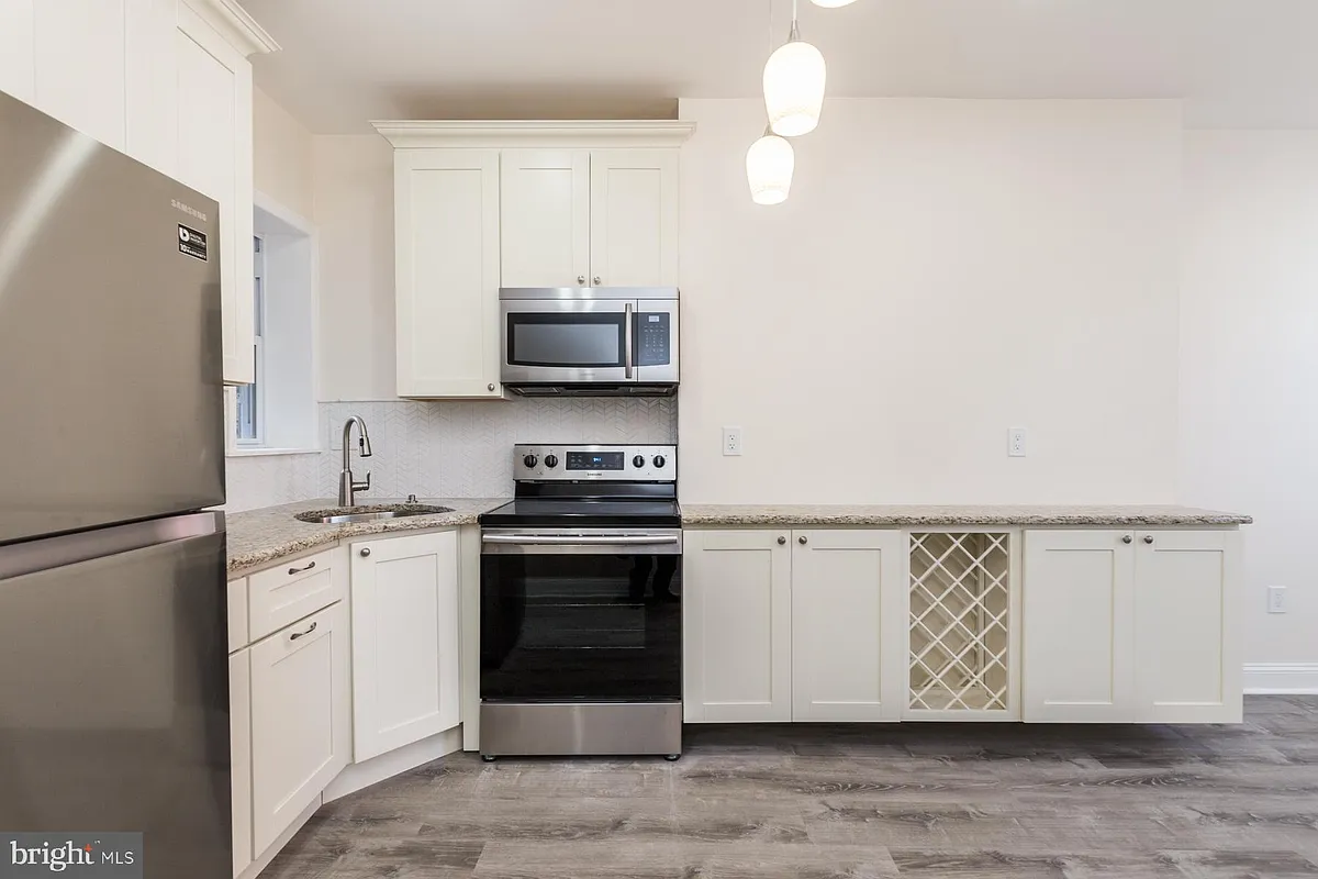 Building Photo - 537 N 33rd St #1