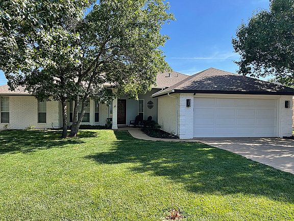 4th image of 121 Rosewood Dr