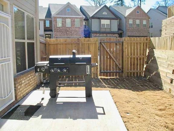 2nd image of 2320 Oakton Pl SE