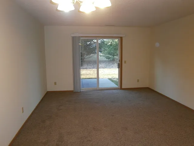 1232 Spruce Ct #D — Photo 3