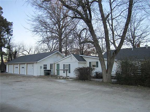 3rd image of 4 W Wilson St