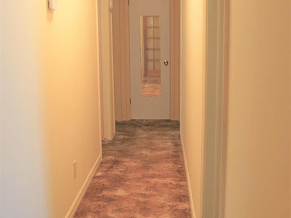 4th image of 407 E Woods Ln