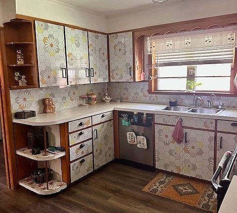 5th image of 1003 N 6th Ave