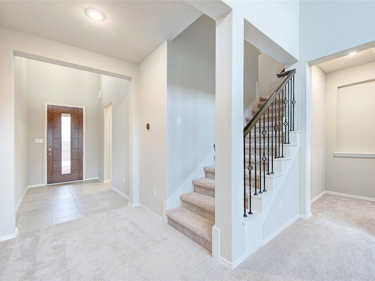 4 bed, 3.0 bath, 2836 sqft, $3,295 — Photo 4