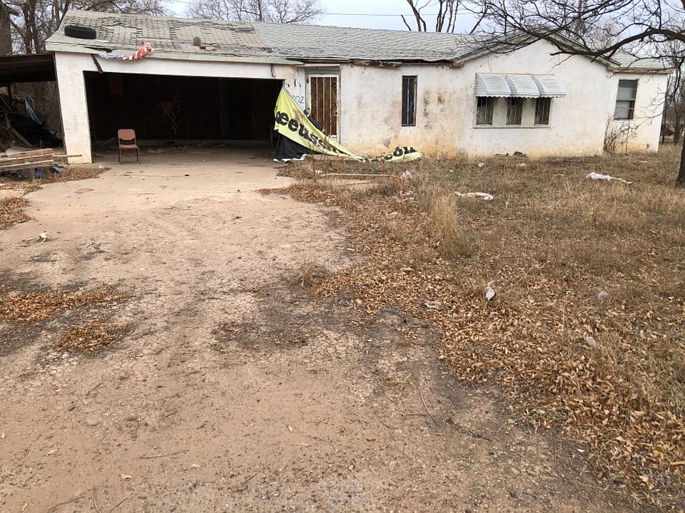 2nd image of 1702 N Wood Ave