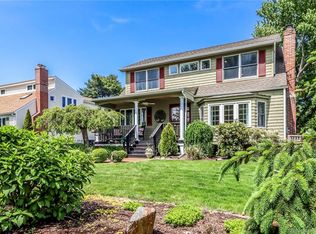 11 Manor Dr, Milford, CT 06460
