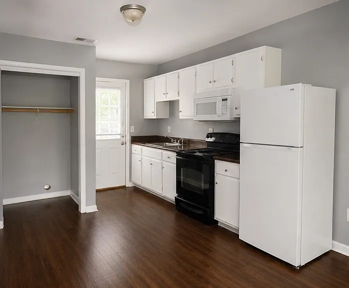 1104 Penrose Dr #3 — Photo 3