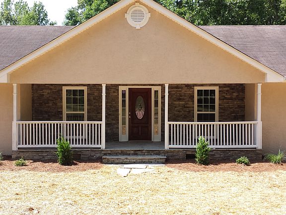 3rd image of 585 Pheasant Hollow Dr