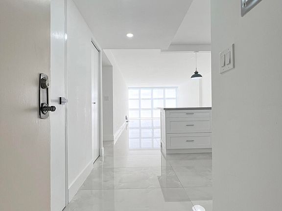 2nd image of 800 Parkview Drive #606