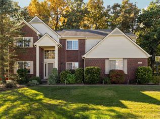 29923 Bradford Dr, New Hudson, MI 48165