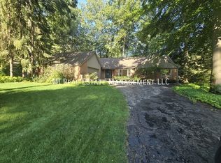 1268 Oakhampton Rd, Holland, MI 49424