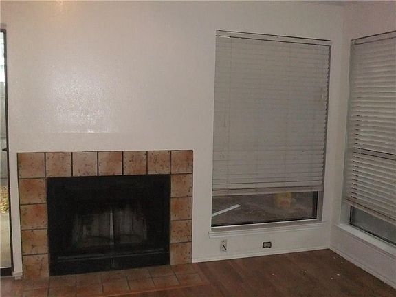 4th image of 10204 Oak Terrace Cir