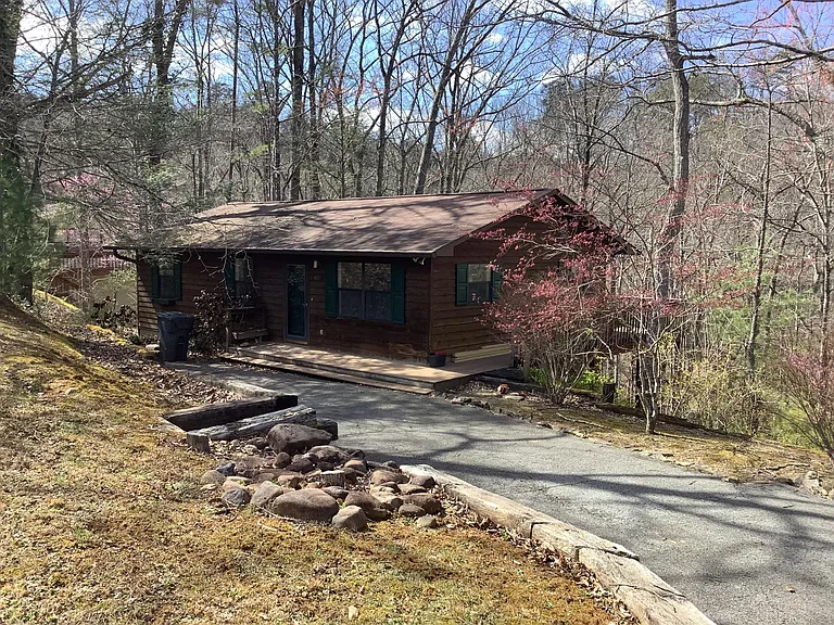 624 Pinemont Dr — Photo 1