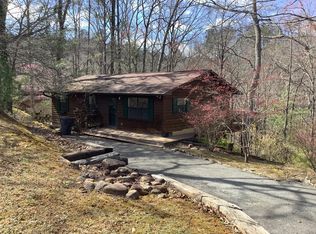 624 Pinemont Dr, Pigeon Forge, TN 37863
