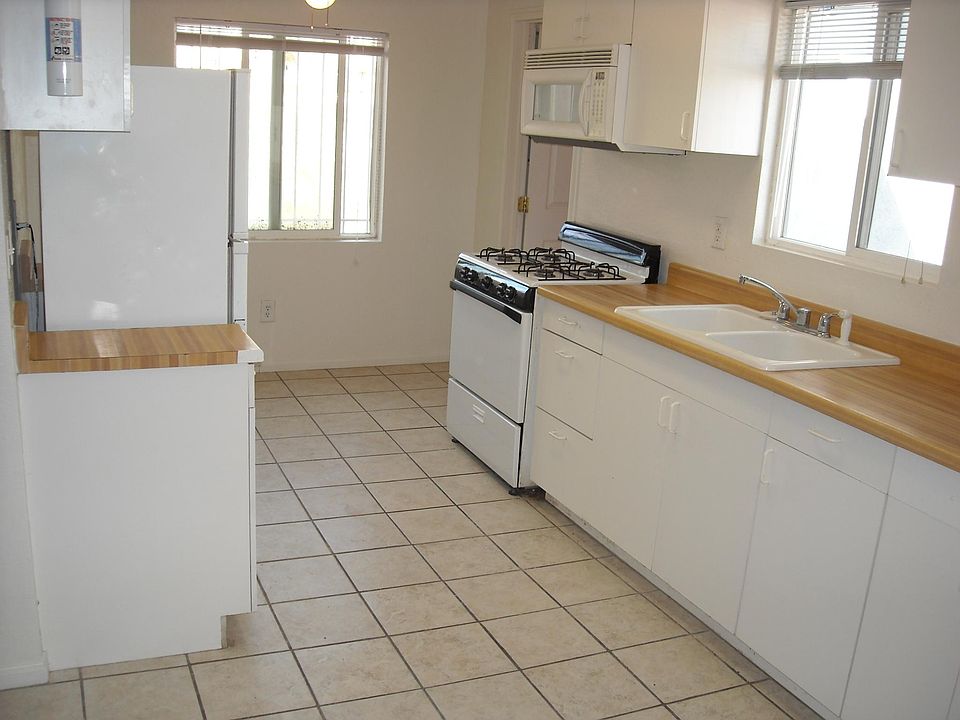 kitchen granada kitchen light and bright...tile floors. Appliances all working